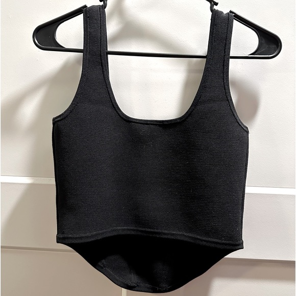 Black Fitted Cropped Top - Picture 2 of 3